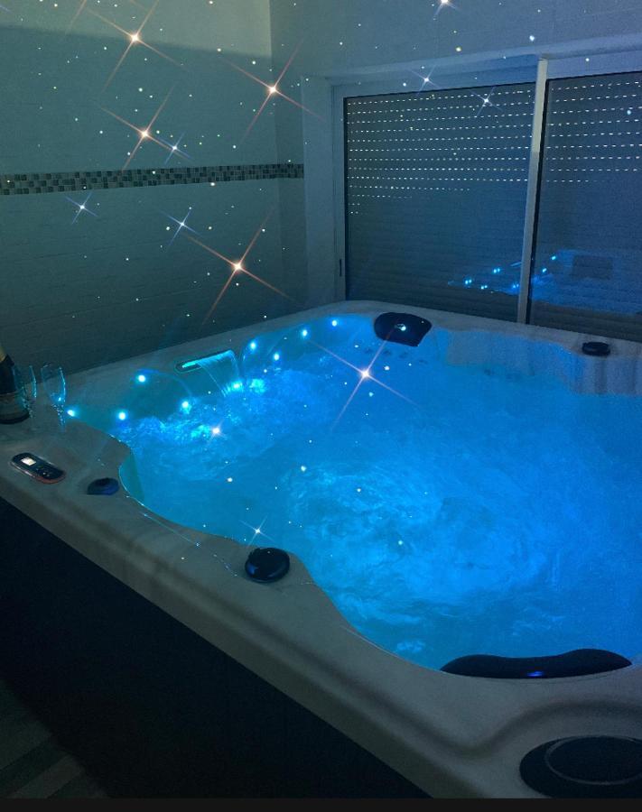 Chez Sophie, Avec Jacuzzi Et Salle Cinema *